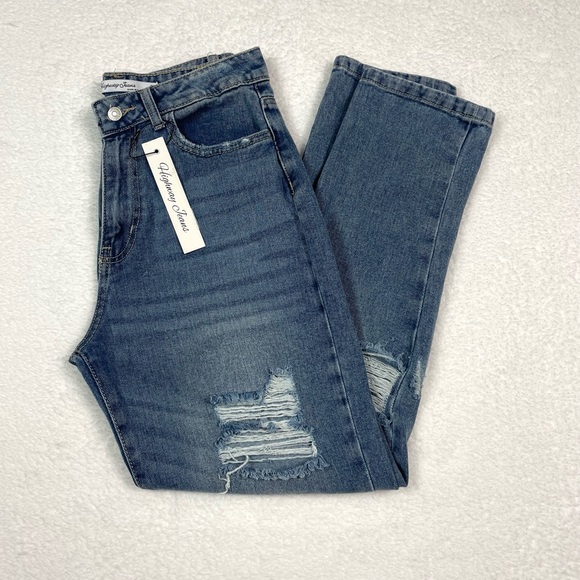 NWT Distressed Mom Jeans, Size 7 - Picture 15 of 15